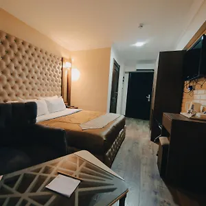 Hotel Red, Izmir